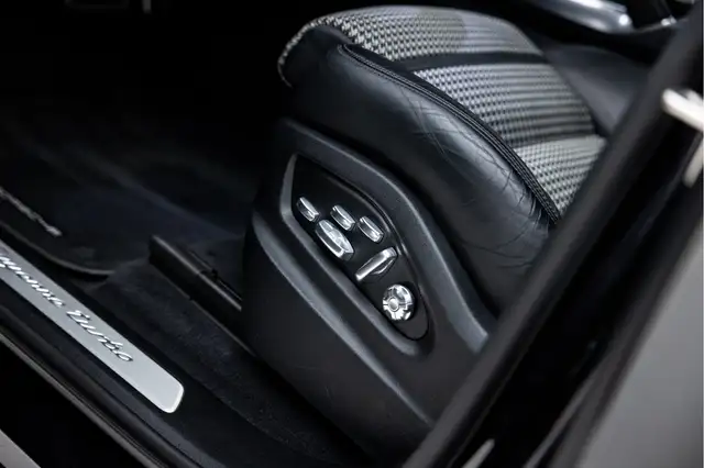 Porsche Cayenne view 17