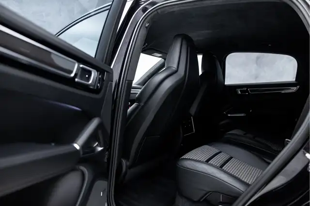 Porsche Cayenne view 19
