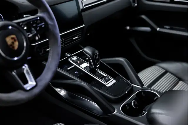 Porsche Cayenne view 18