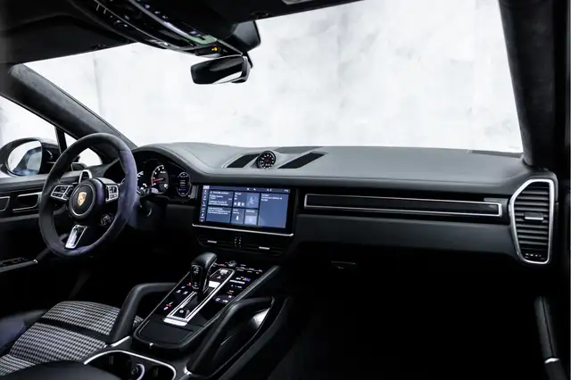 Porsche Cayenne view 25