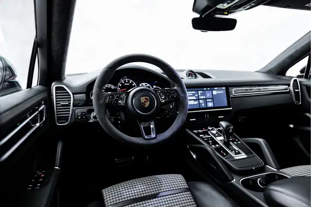 Porsche Cayenne view 22