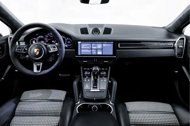 Porsche Cayenne view 23