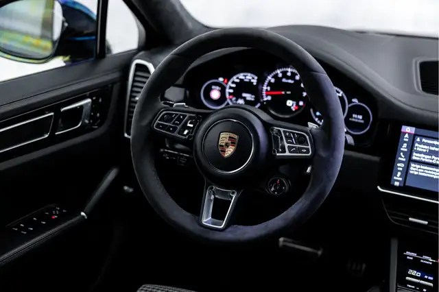 Porsche Cayenne view 24