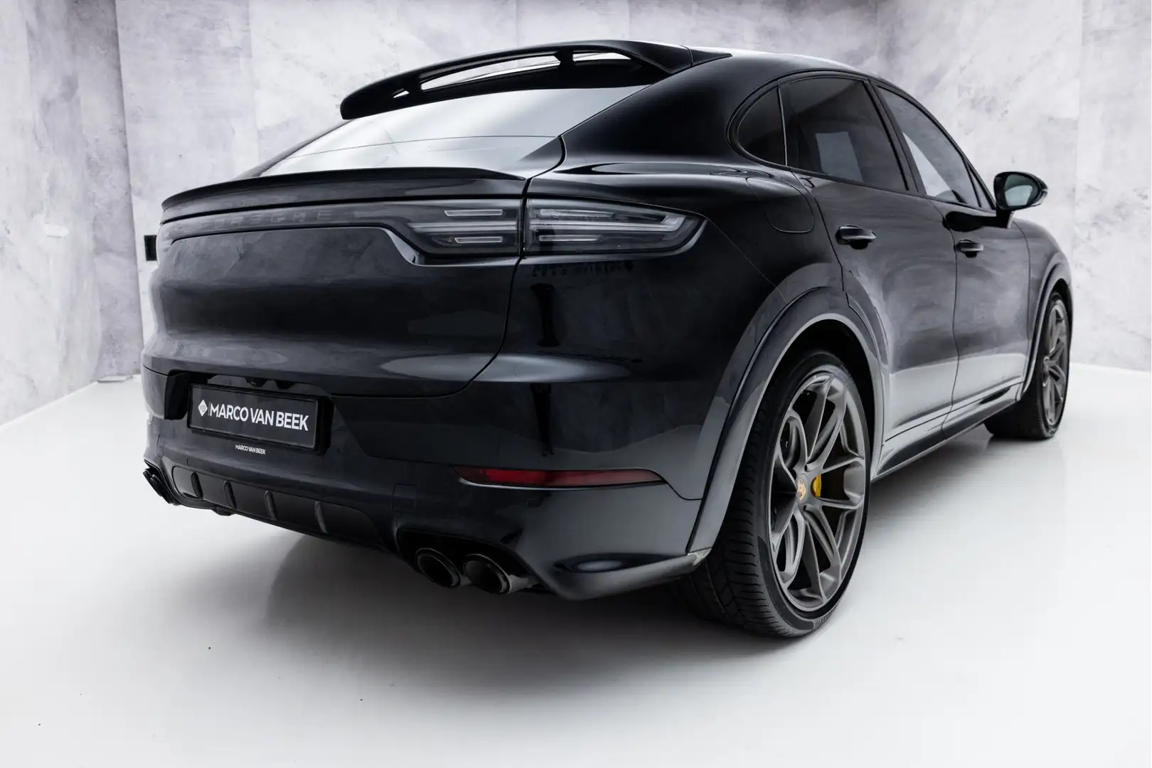 Porsche Cayenne Coupé 4.0 Turbo | Keramisch | Carbon Sportpakket | Zwart - 2