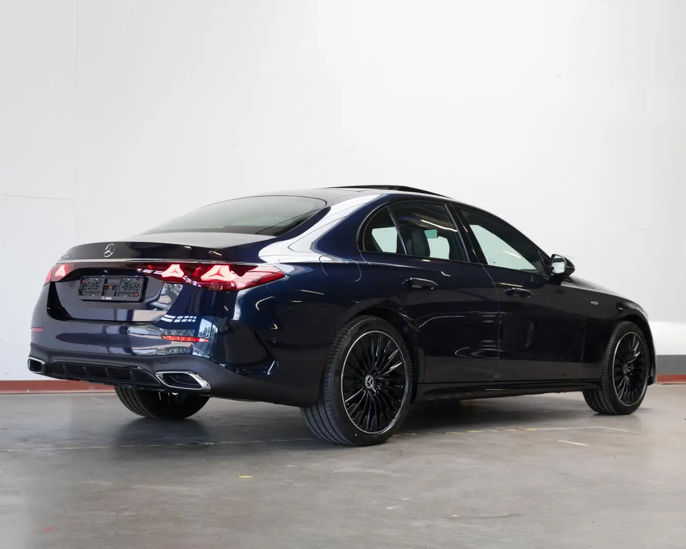Mercedes-Benz E 300 Limousine e Sport Edition Premium PLUS | Panorama Blauw - 2
