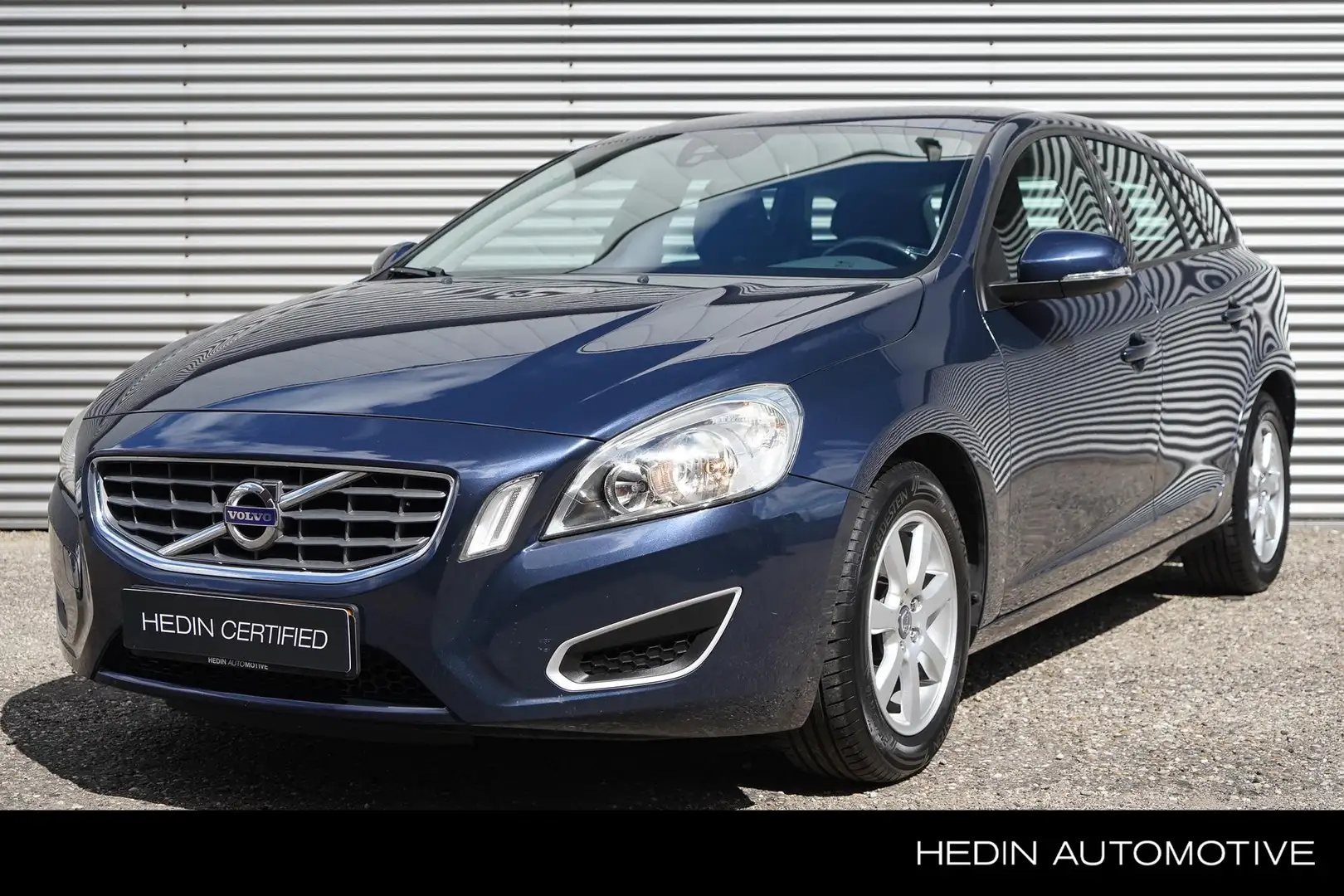 Volvo V60 T4 Kinetic AUT. | NAV | Bluetooth | High Performan Blauw - 1