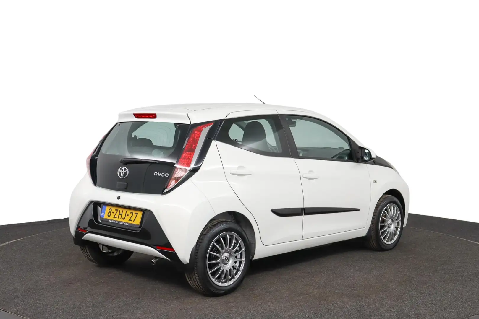 Toyota Aygo 1.0 VVT-i x-play | Airco | Camera | Bluetooth | Li Blanc - 2