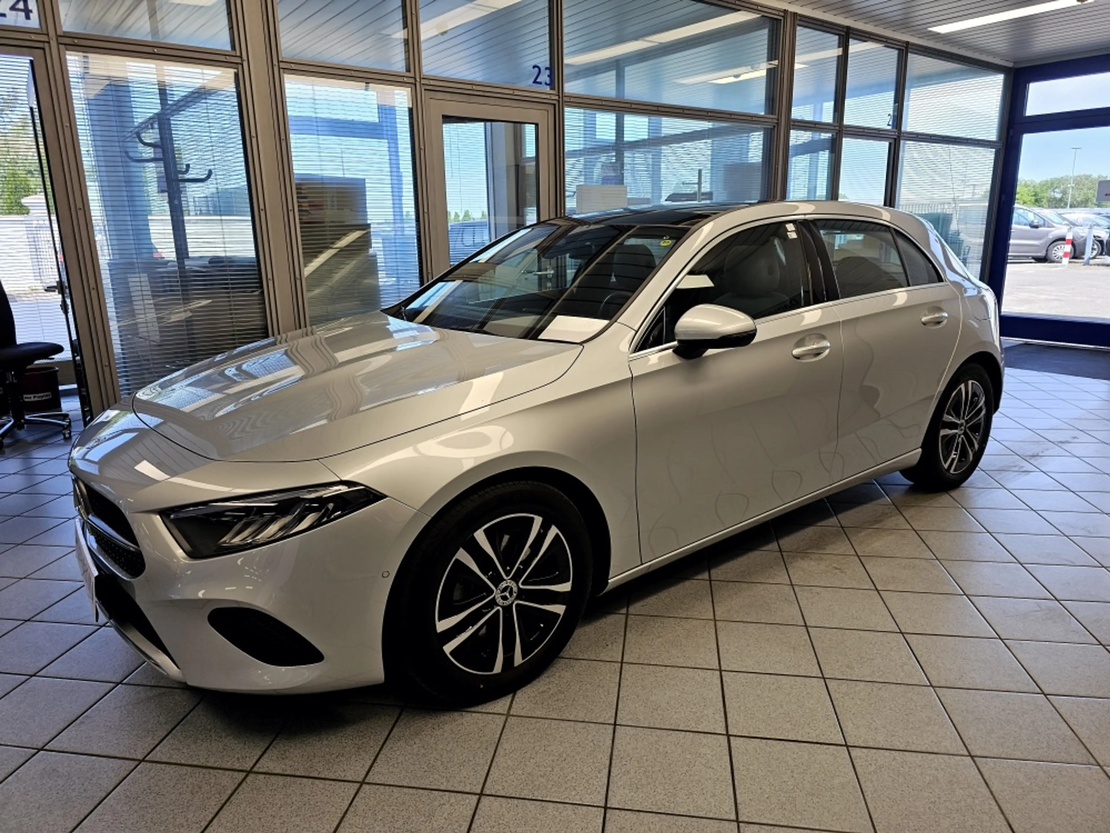 Mercedes-Benz A 200 Progressive Line Navi,Pano-SD,Parkassi,AHK — photo 2
