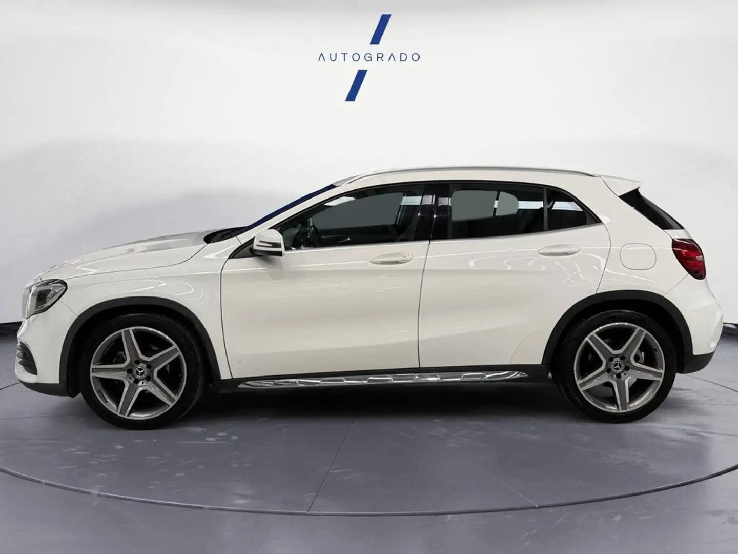 Mercedes-Benz GLA 180 AMG Line Blanco - 2