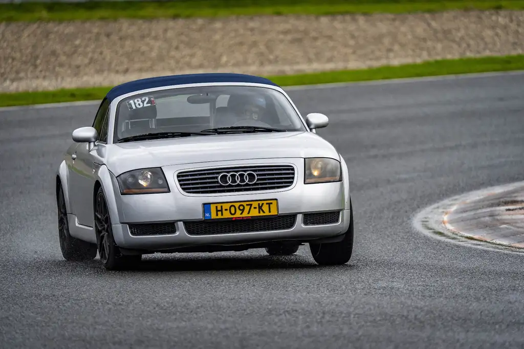 Audi TT 2005 из Европы — купить под ключ