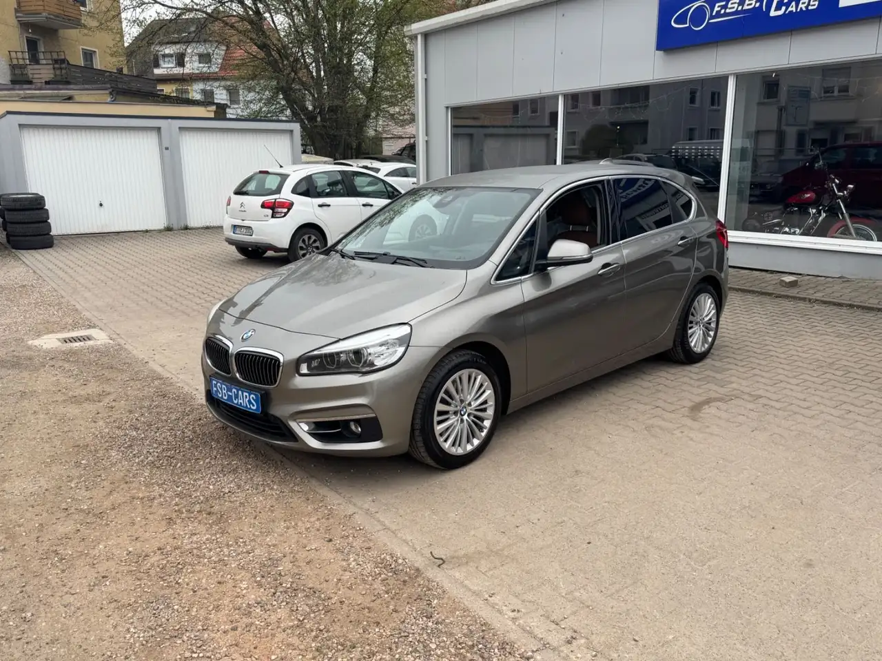 BMW 225