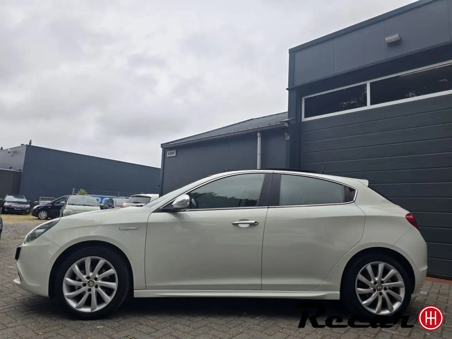Alfa Romeo Giulietta 1.4 T Distinctive/Pano/Clima/Pdc/Stoelverwarming Wit - 2
