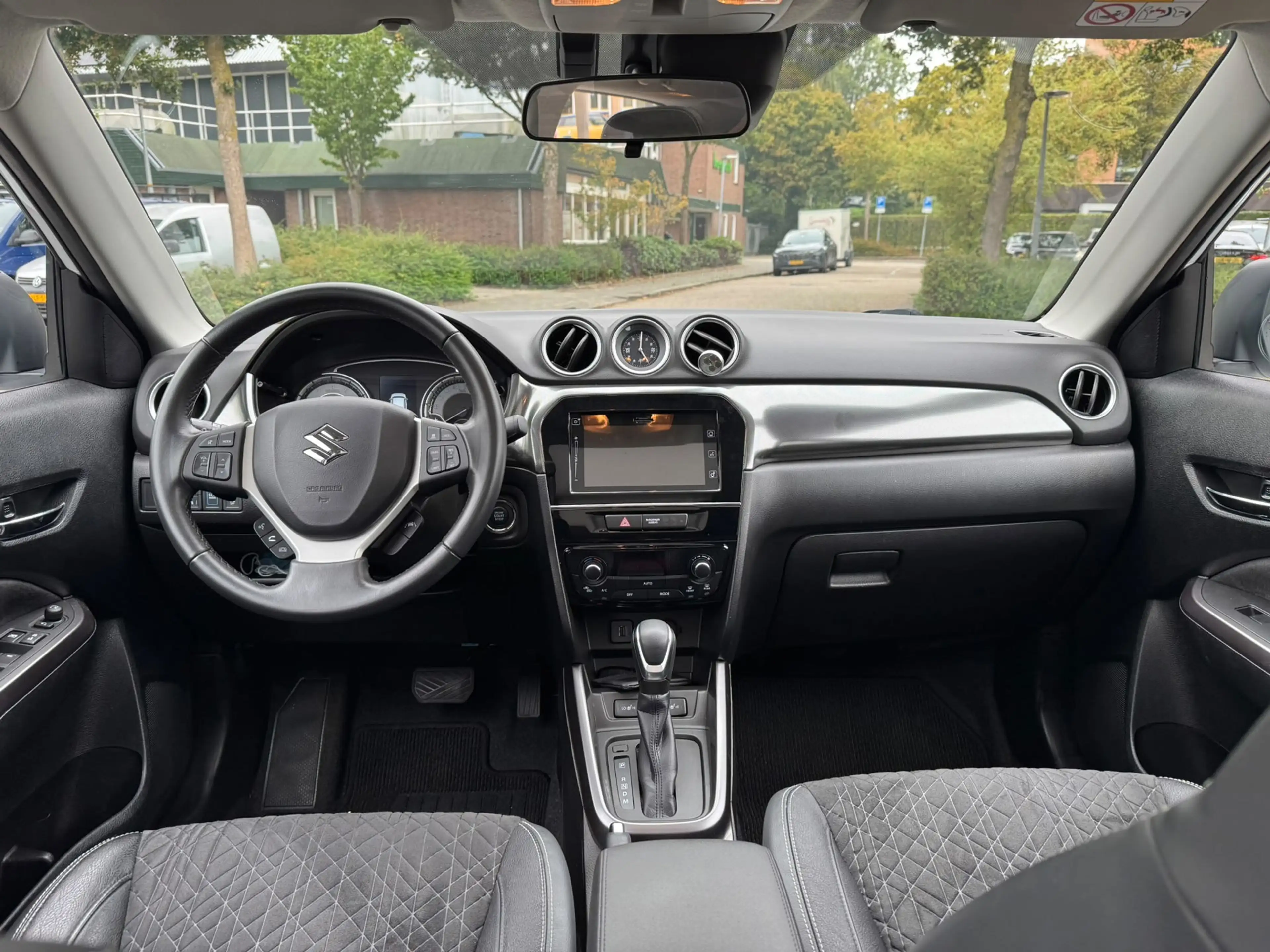 Suzuki Vitara 1.5 Hybrid Style — photo 11