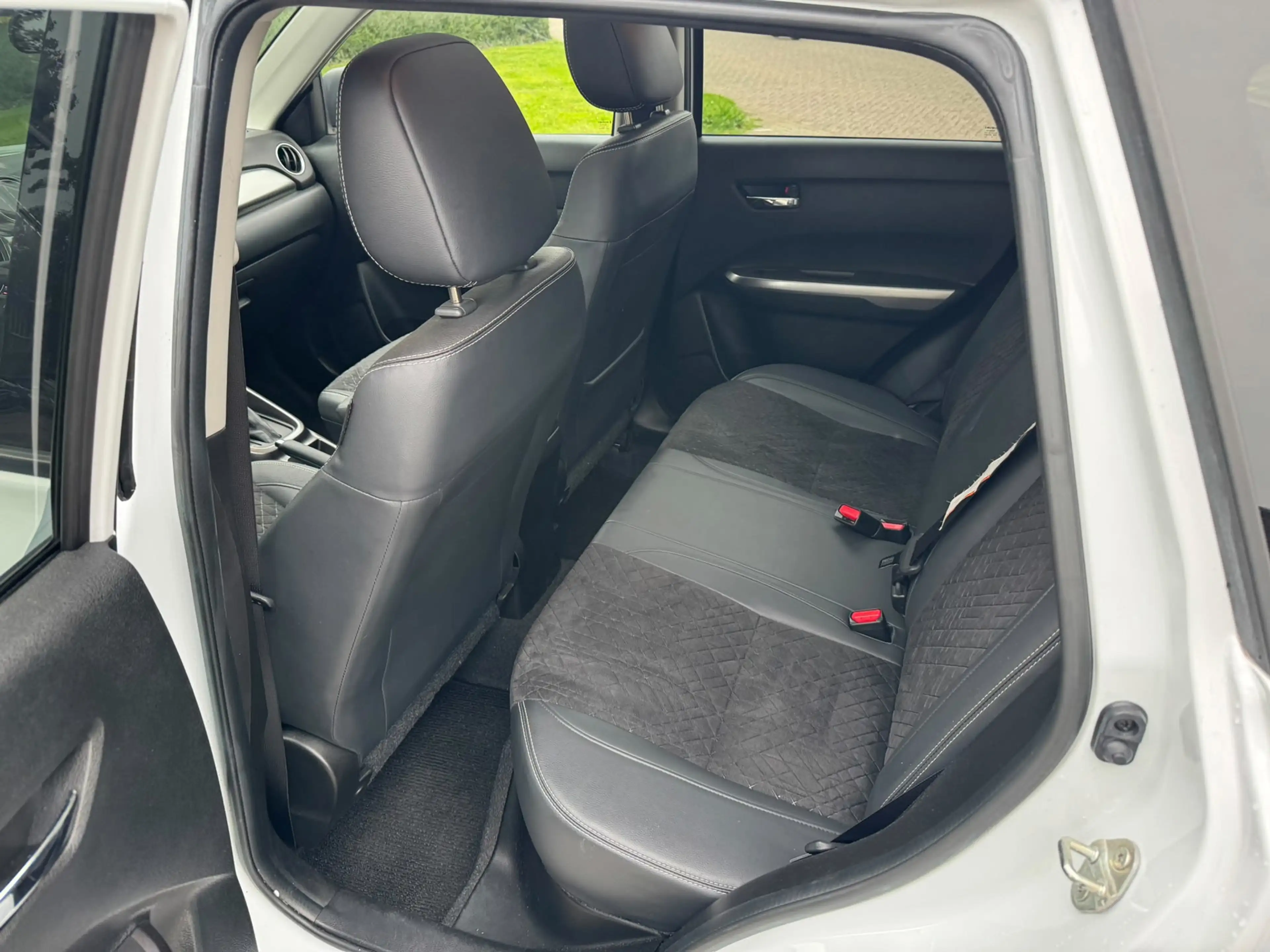 Suzuki Vitara 1.5 Hybrid Style — photo 10