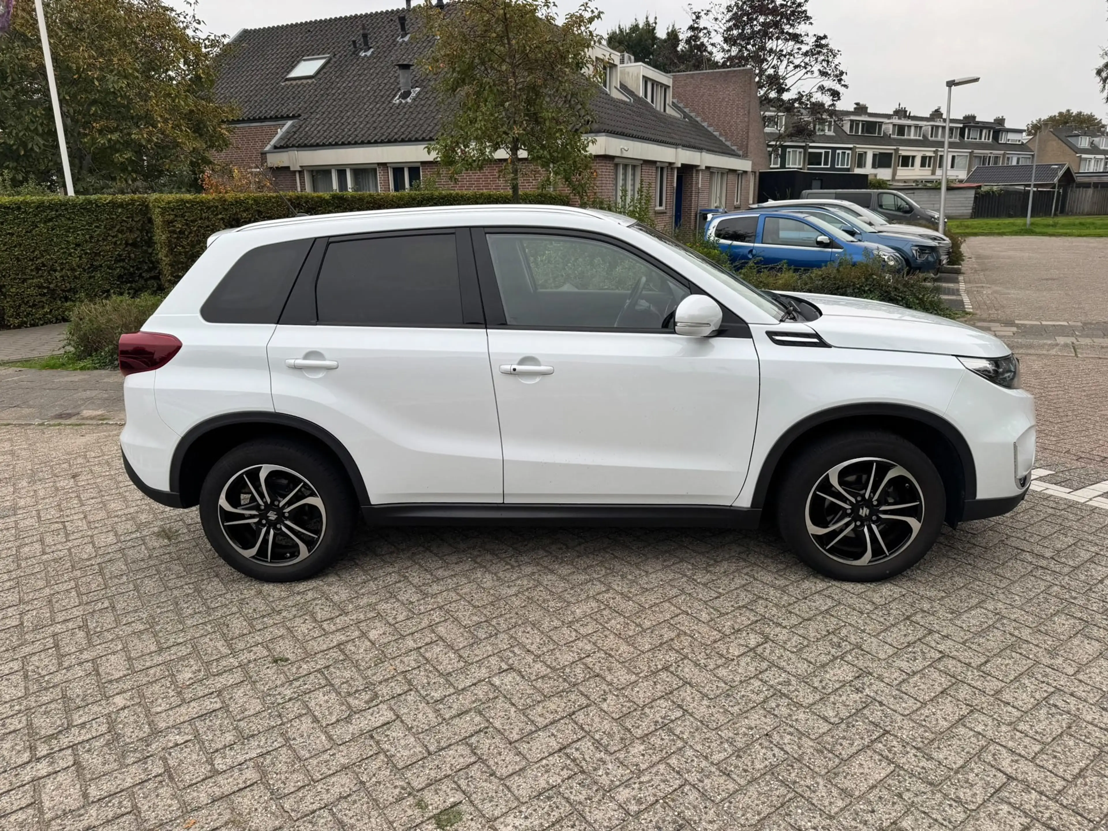 Suzuki Vitara 1.5 Hybrid Style — photo 4