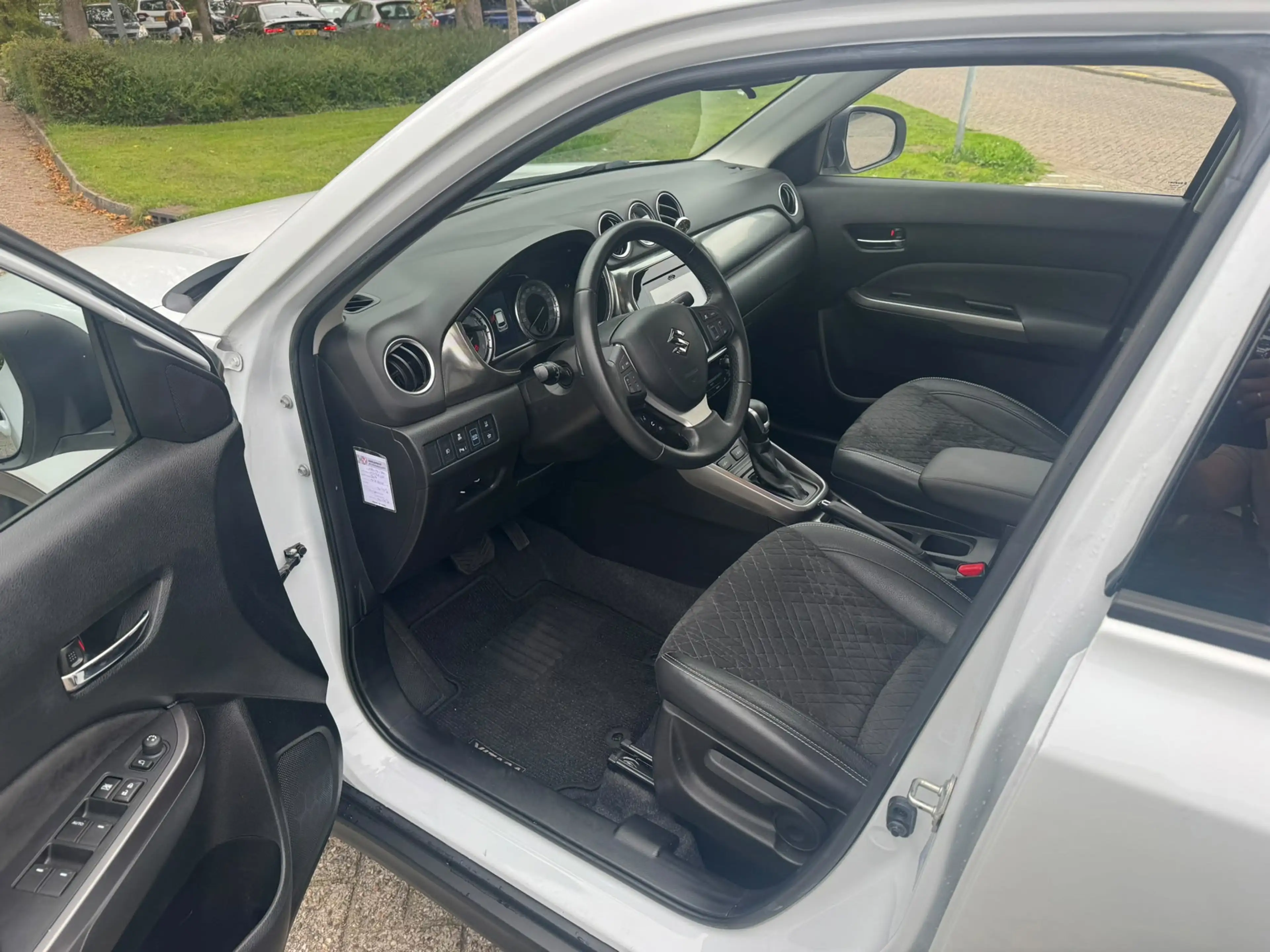 Suzuki Vitara 1.5 Hybrid Style — photo 9