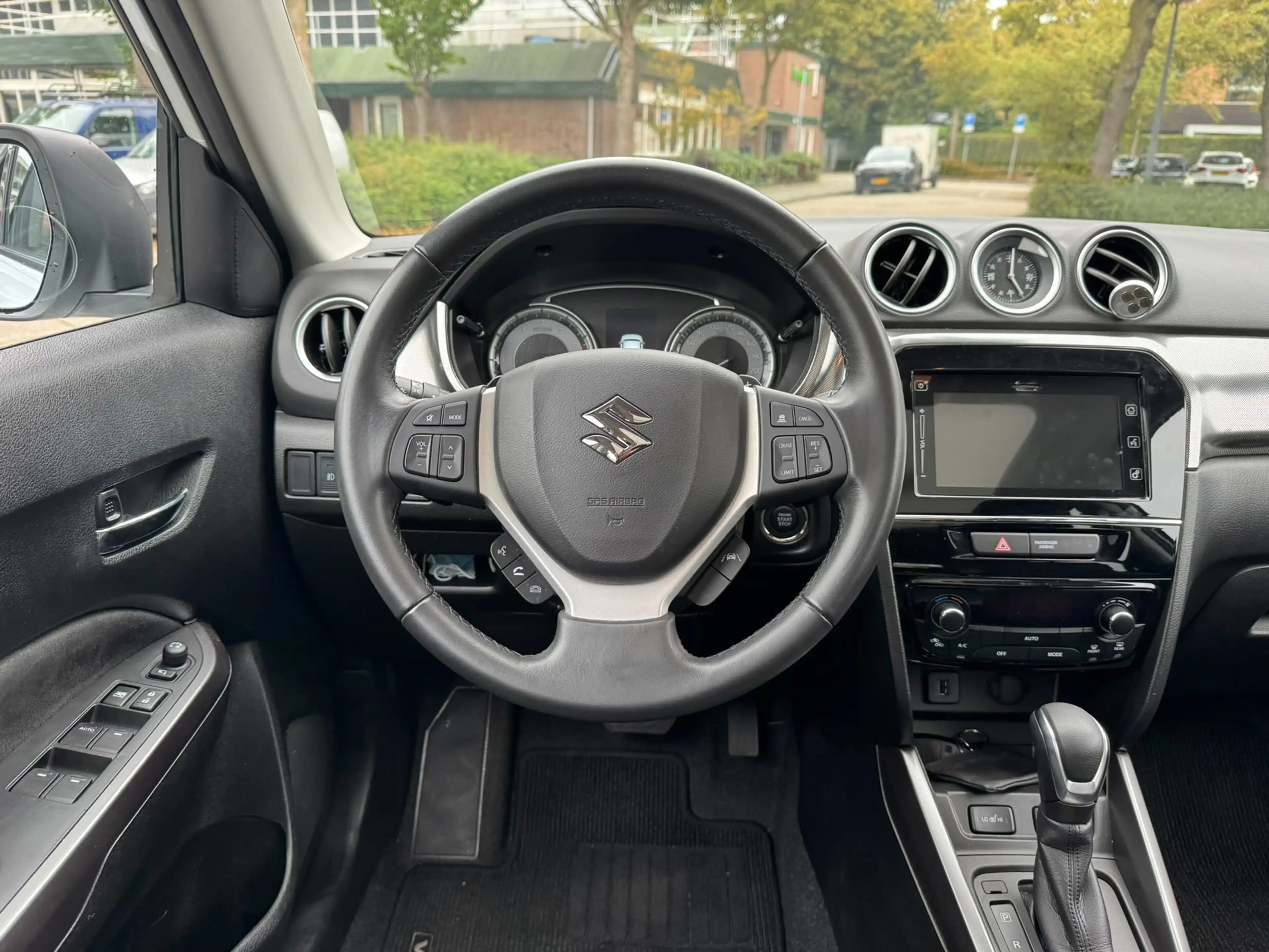 Suzuki Vitara 1.5 Hybrid Style — photo 12