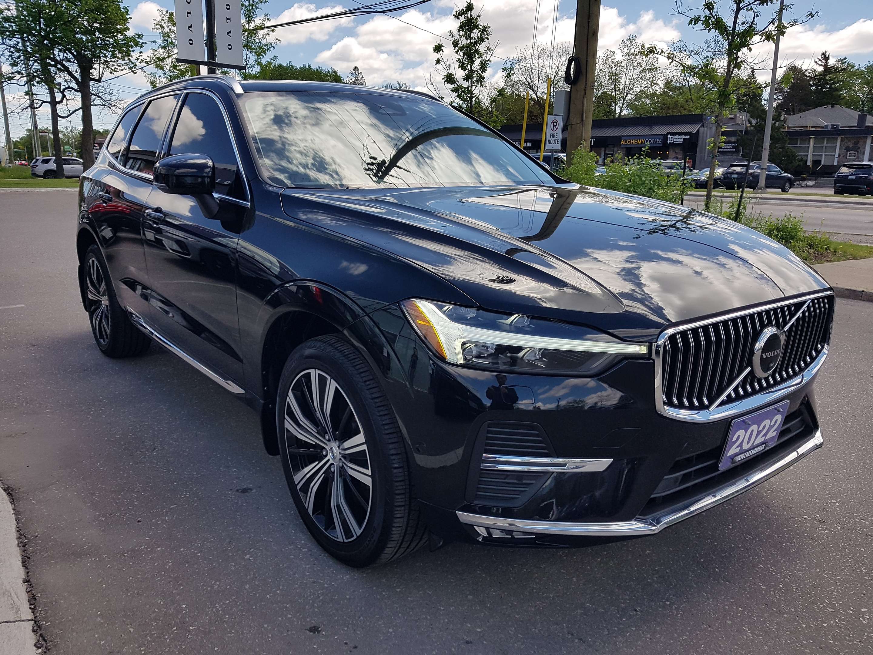 2022 Volvo XC60 B6 AWD Inscription |CPO|300HP|B&W| alt 5