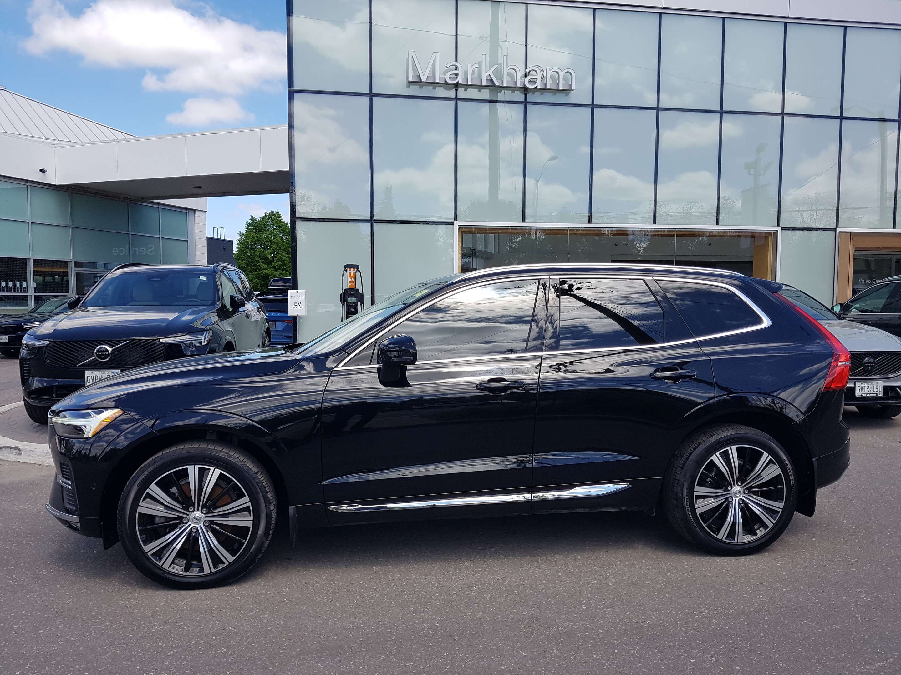 2022 Volvo XC60 B6 AWD Inscription |CPO|300HP|B&W| alt 2