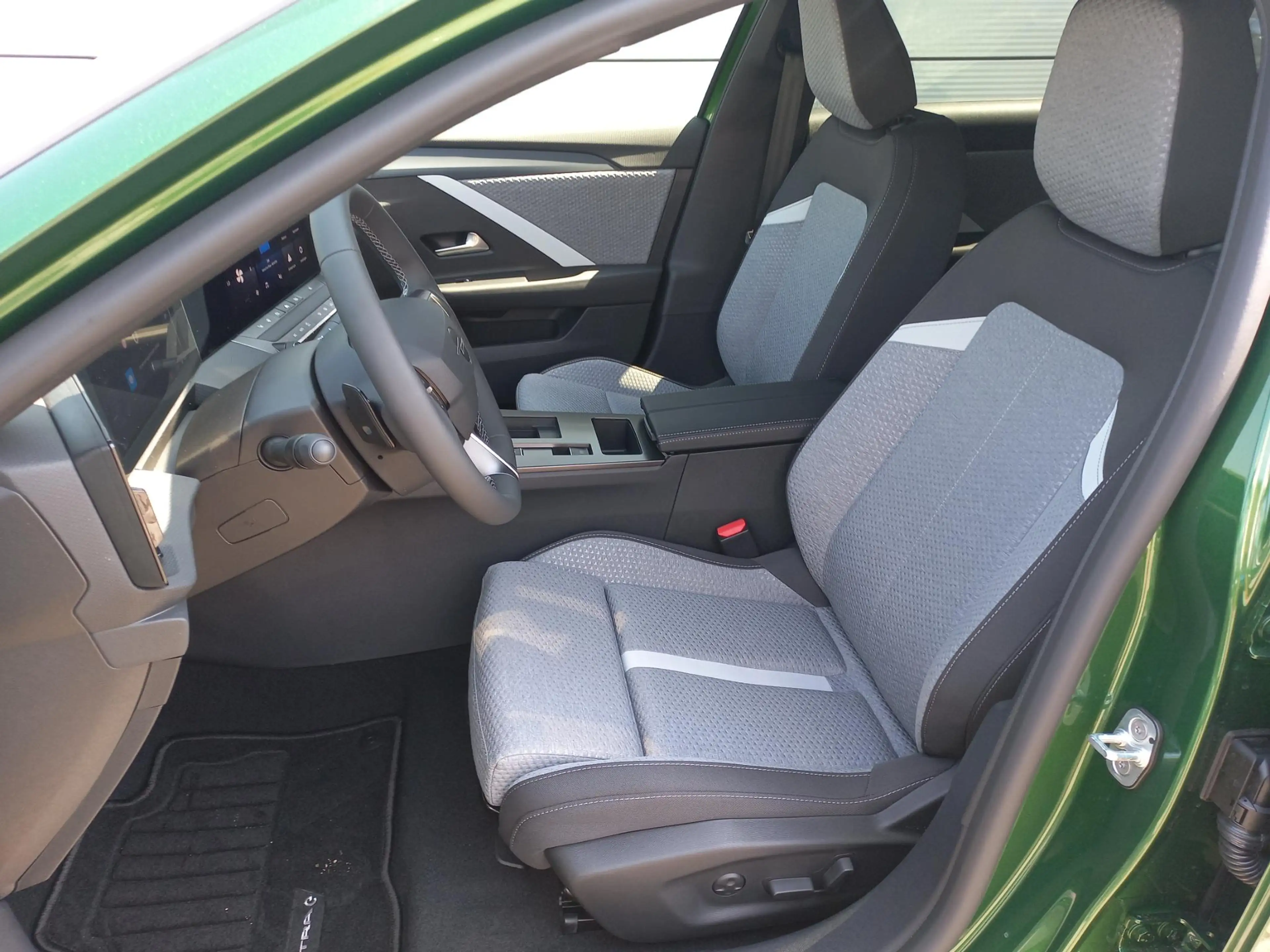 Opel Astra Electric Sports Tourer 58kWh Business Edition | Cl — photo 13