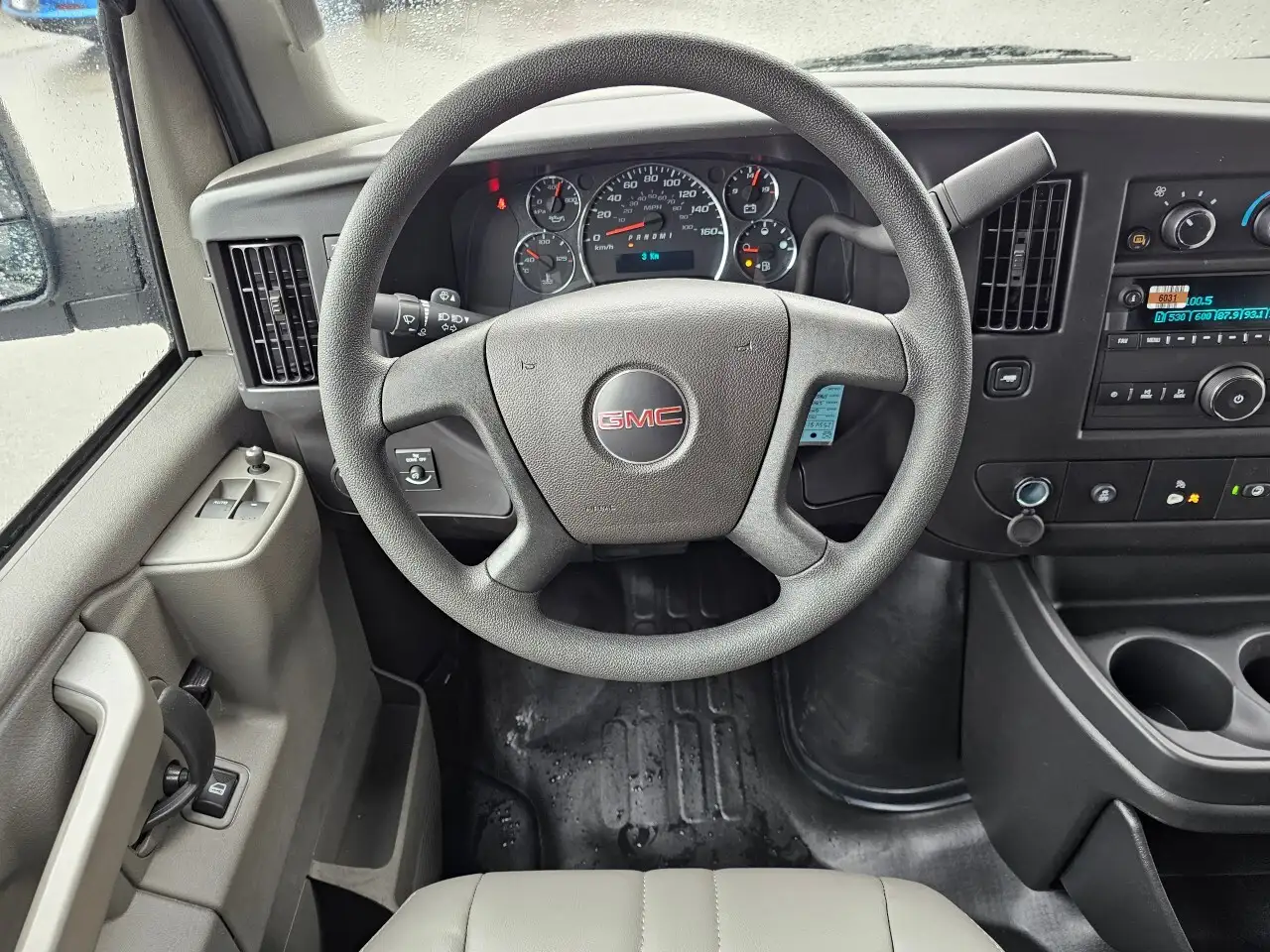 GMC Savana снимка GMC Savana