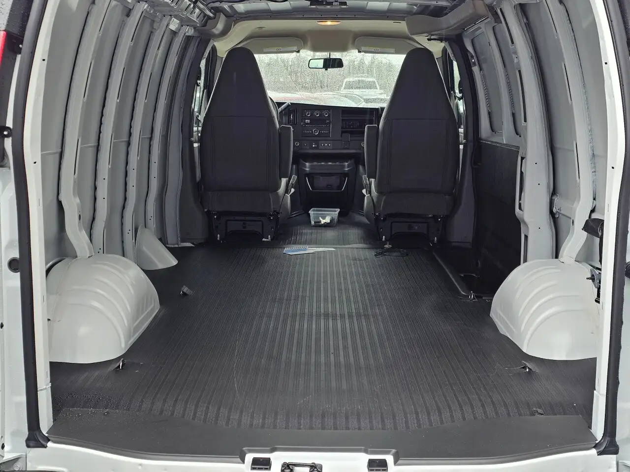 GMC Savana снимка GMC Savana