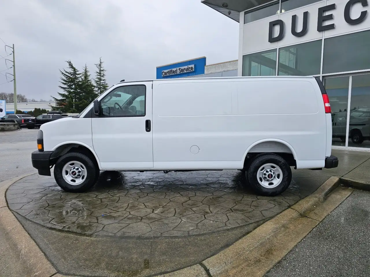 GMC Savana снимка GMC Savana