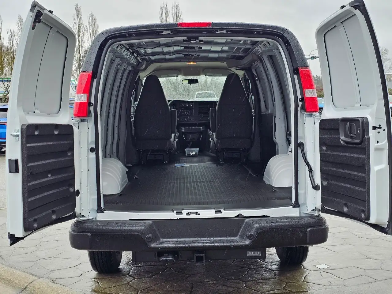 GMC Savana снимка GMC Savana