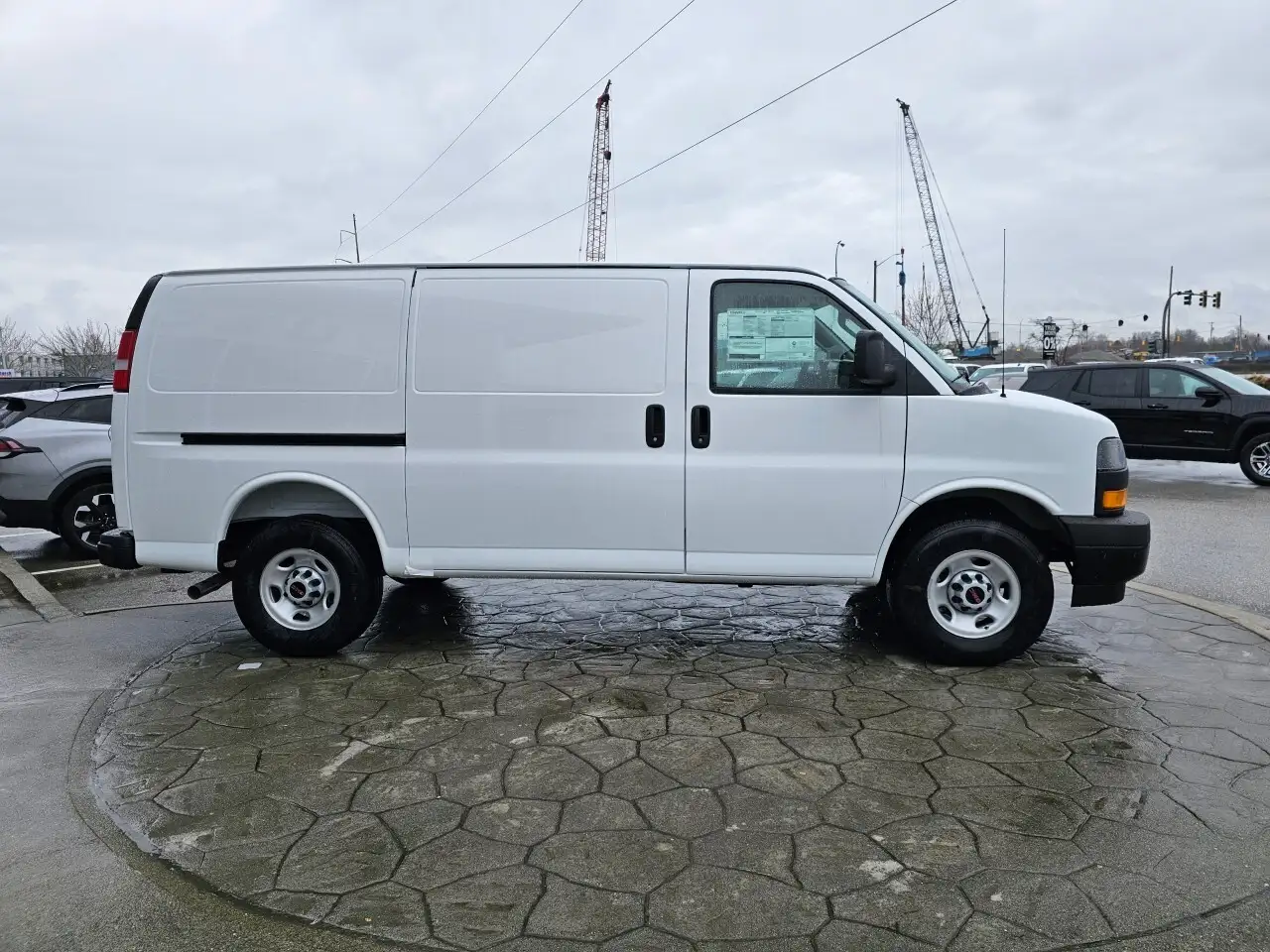 GMC Savana снимка GMC Savana