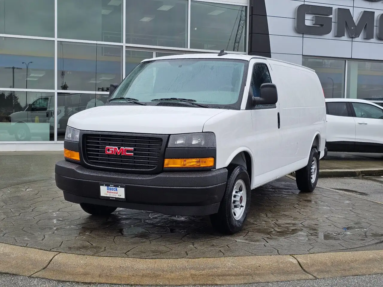 GMC Savana снимка GMC Savana