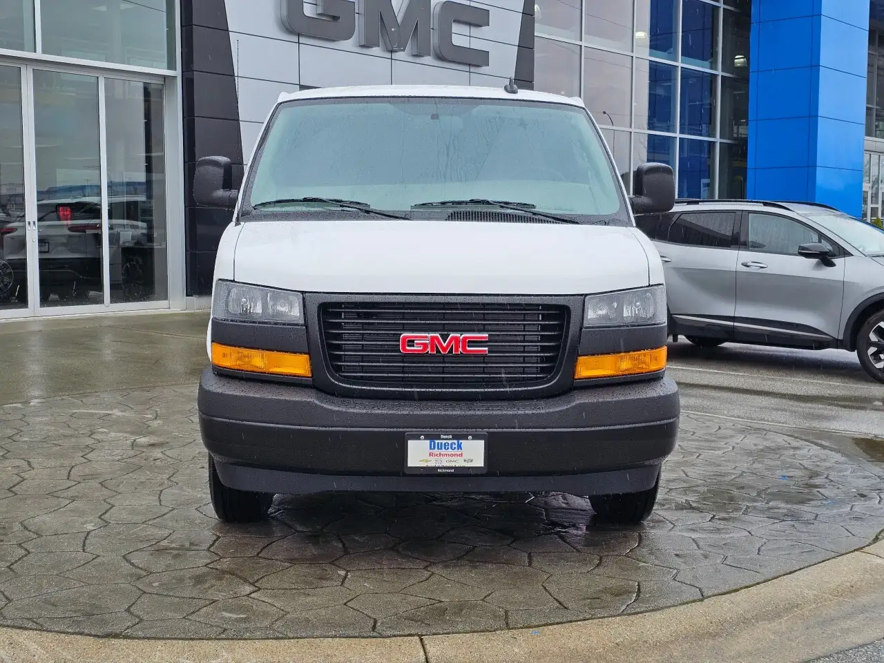 GMC Savana снимка GMC Savana