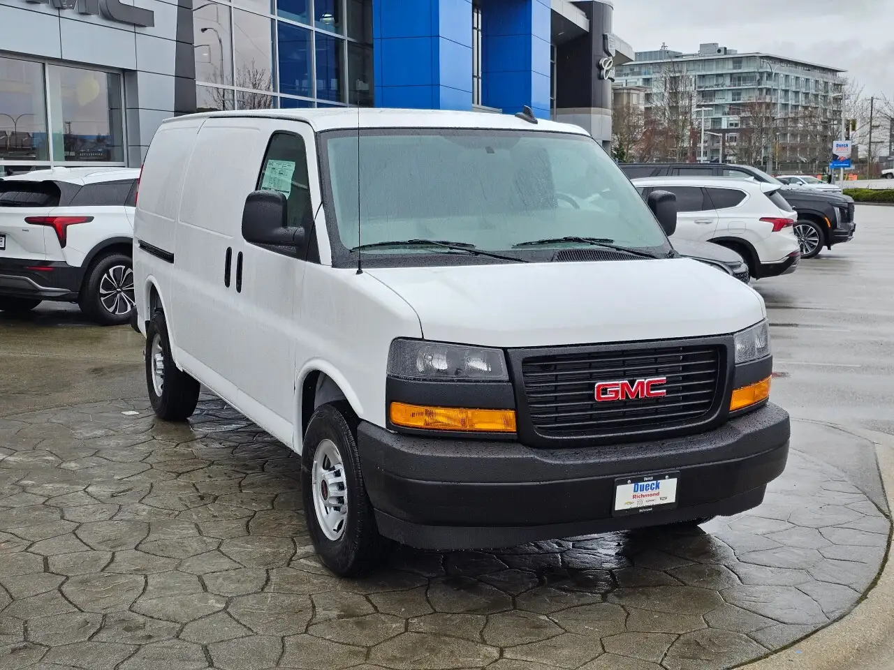 GMC Savana снимка GMC Savana