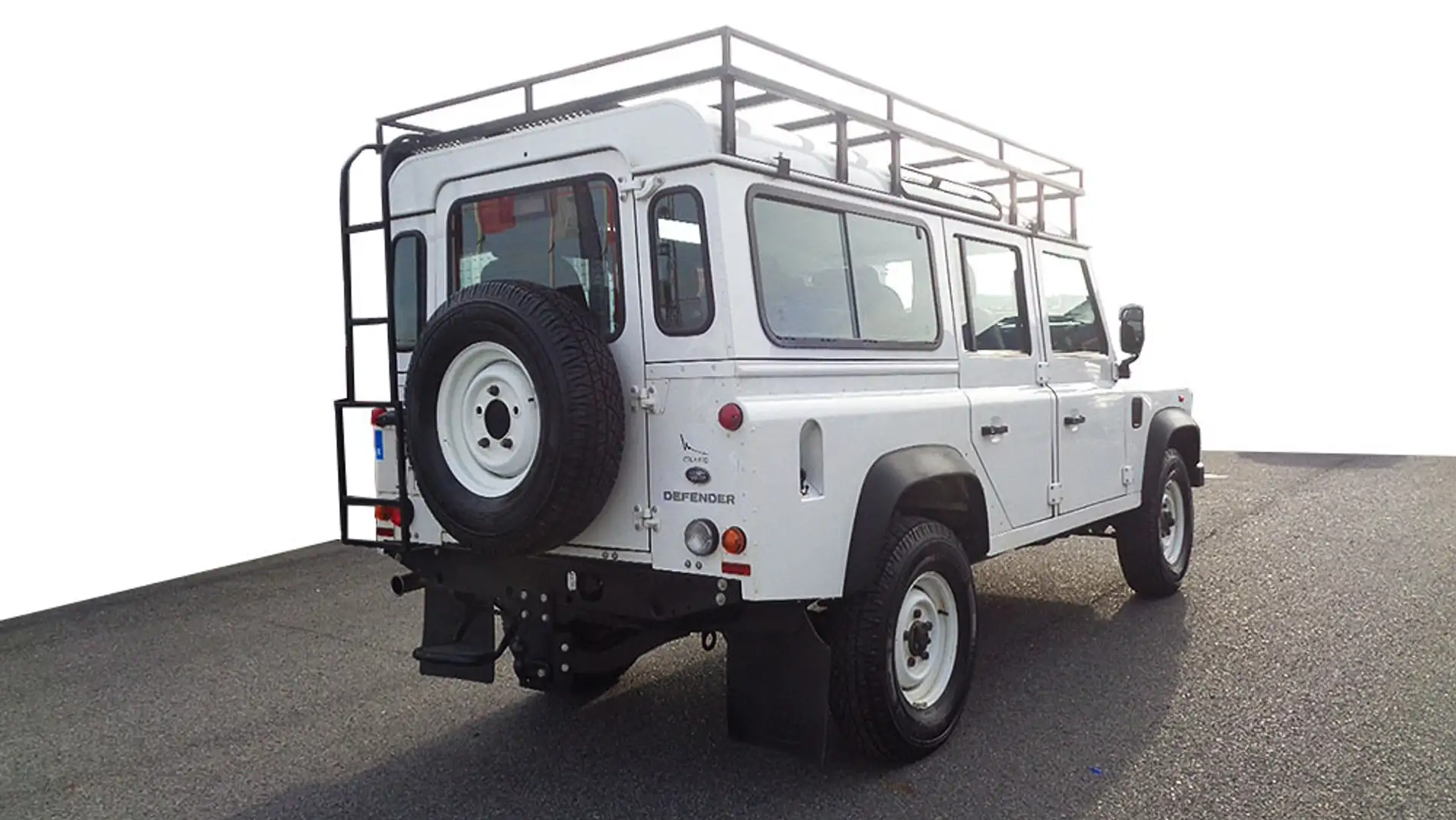 Land Rover Defender 110 SW SE - 2