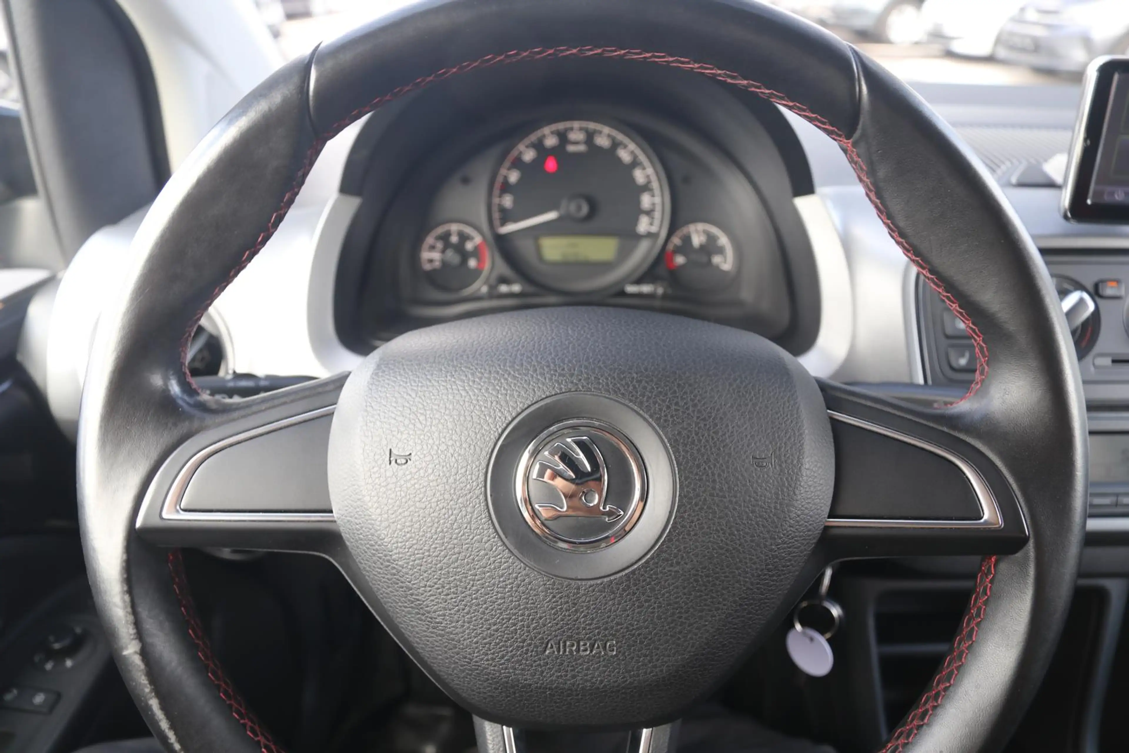 Skoda Citigo 1.0 MPI Sport Metallic Navi Sitzheizung — photo 10