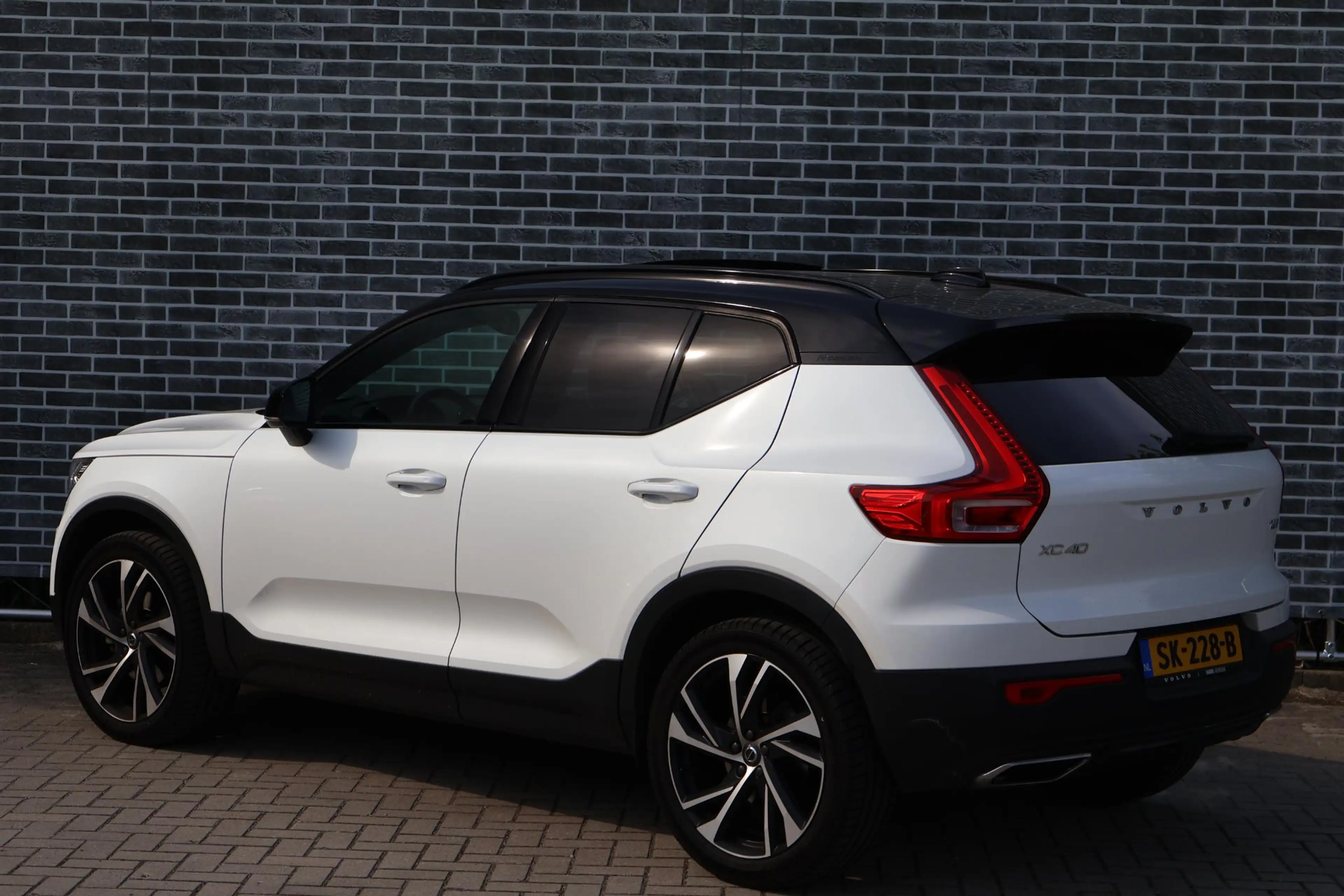 Volvo XC40 2.0 T5 AWD R-Design Intro Edition | Trekhaak | Two — photo 3