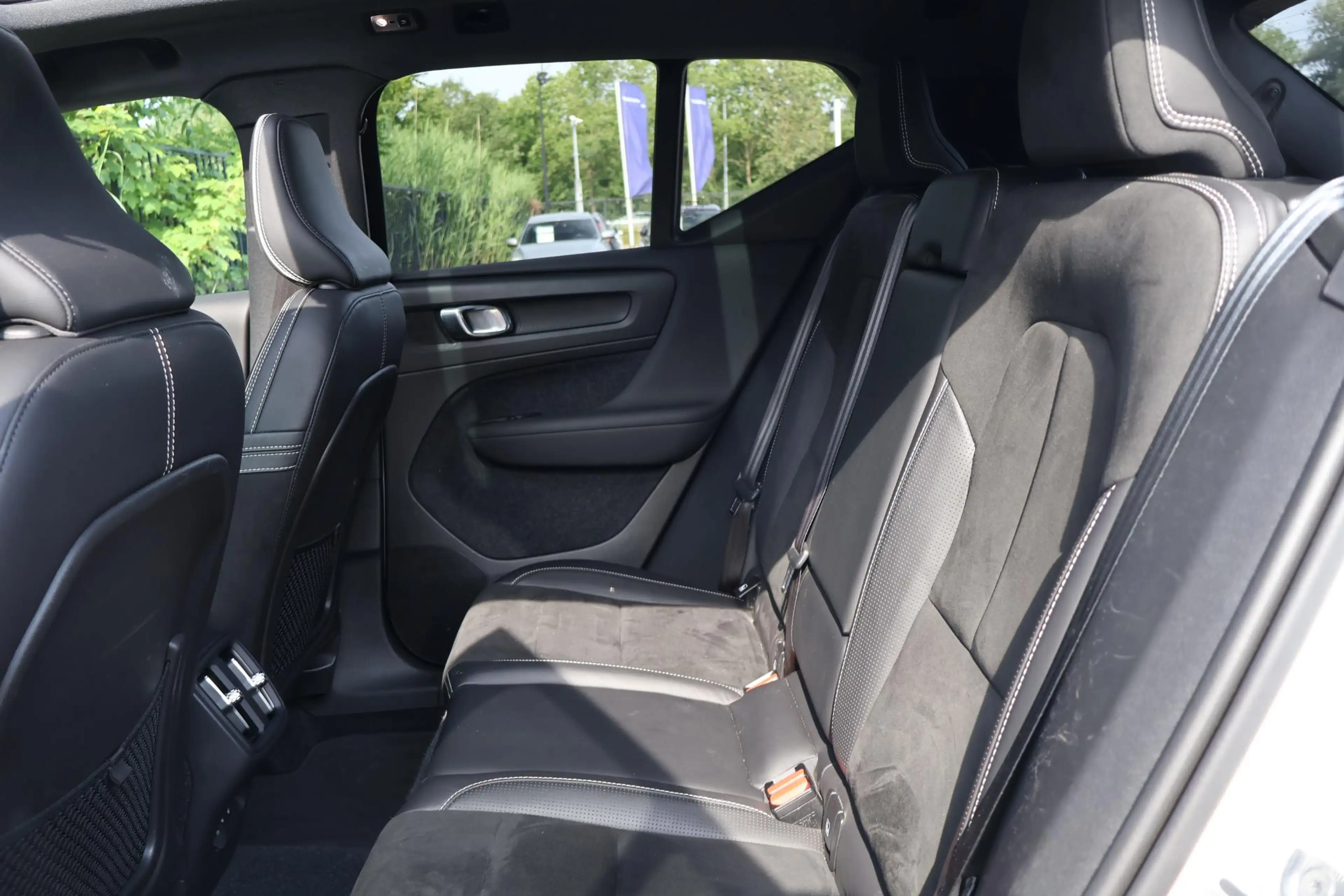 Volvo XC40 2.0 T5 AWD R-Design Intro Edition | Trekhaak | Two — photo 13