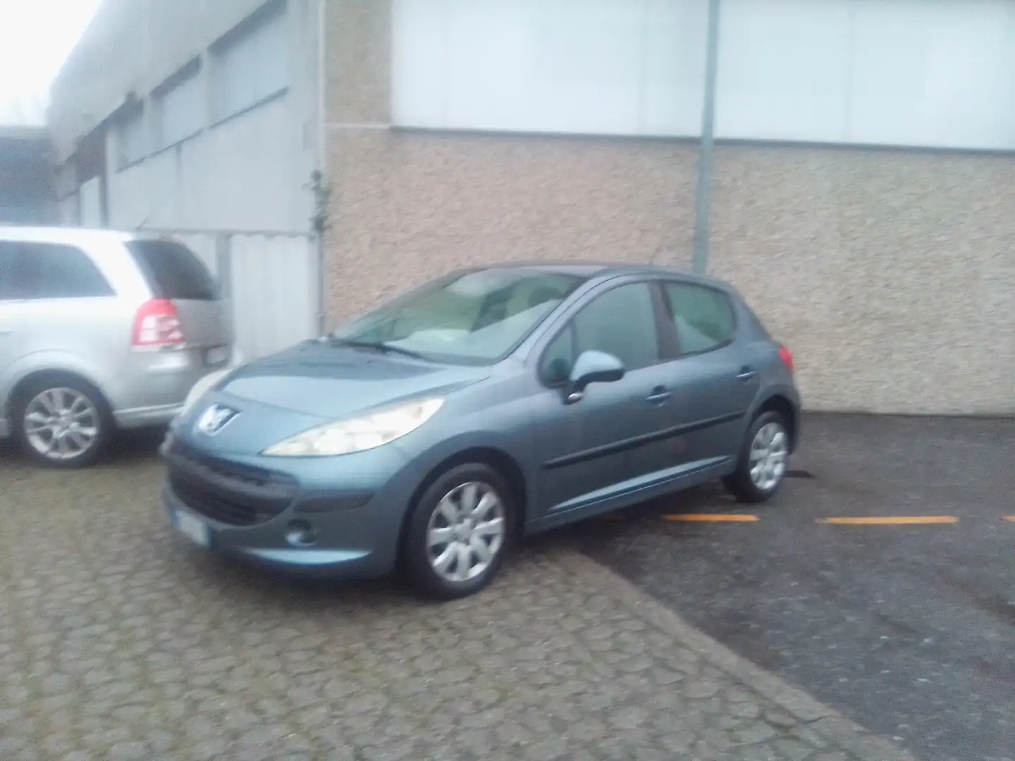 Peugeot 207 207 5p 1.4 16v XT Gris - 1