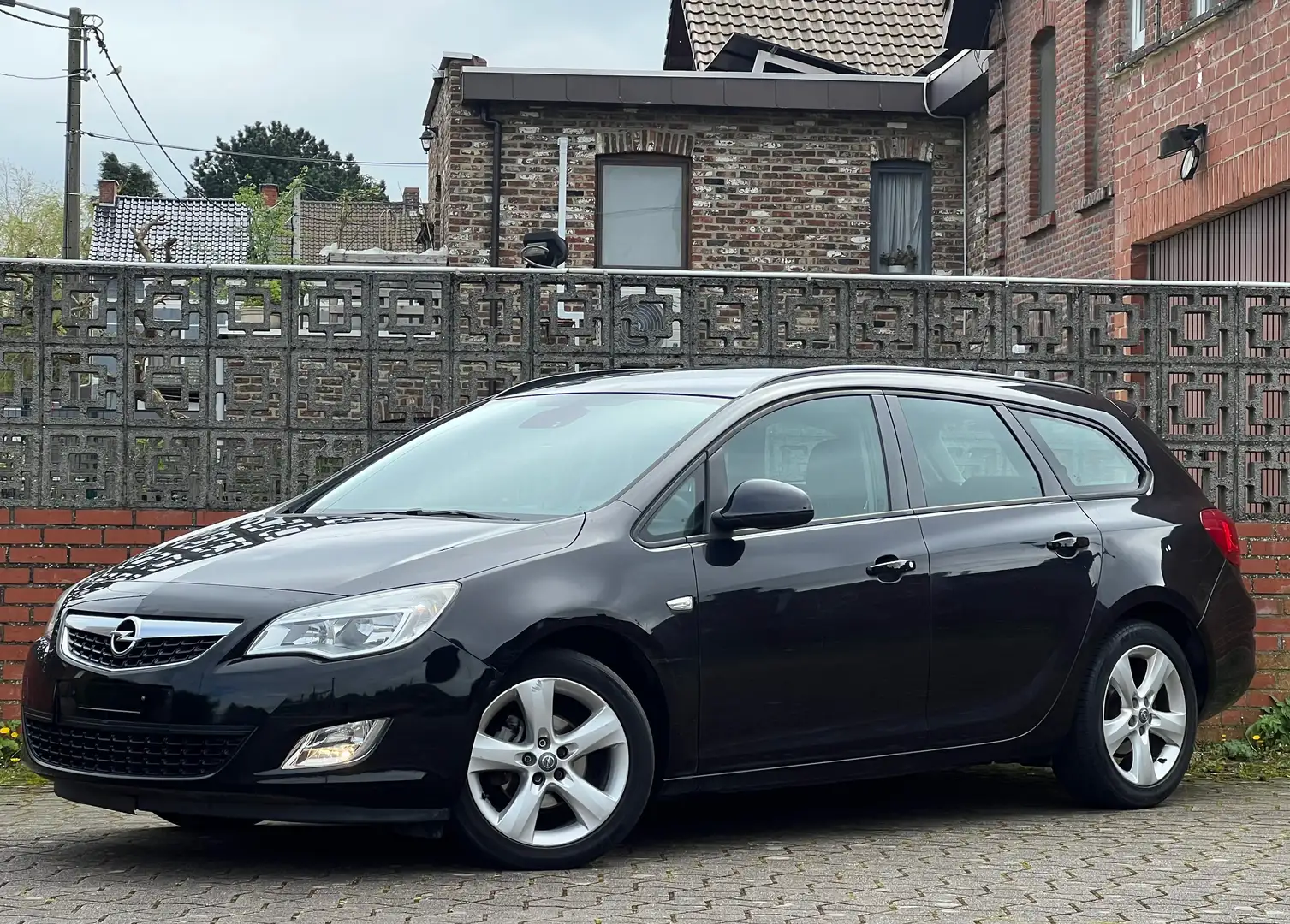 Opel Astra 1.6i Sports Tourer - Prêt à immatriculer Zwart - 2