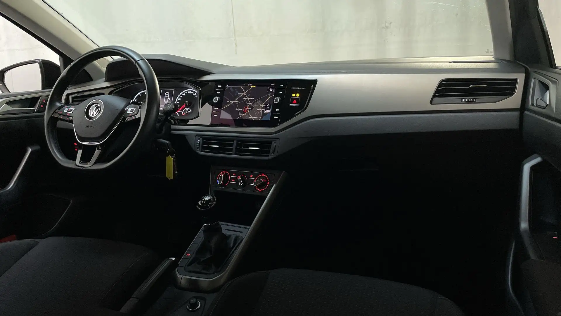 Volkswagen Polo 1.0 TSI Comfortline Parkeersensoren Navigatie App- Zwart - 2
