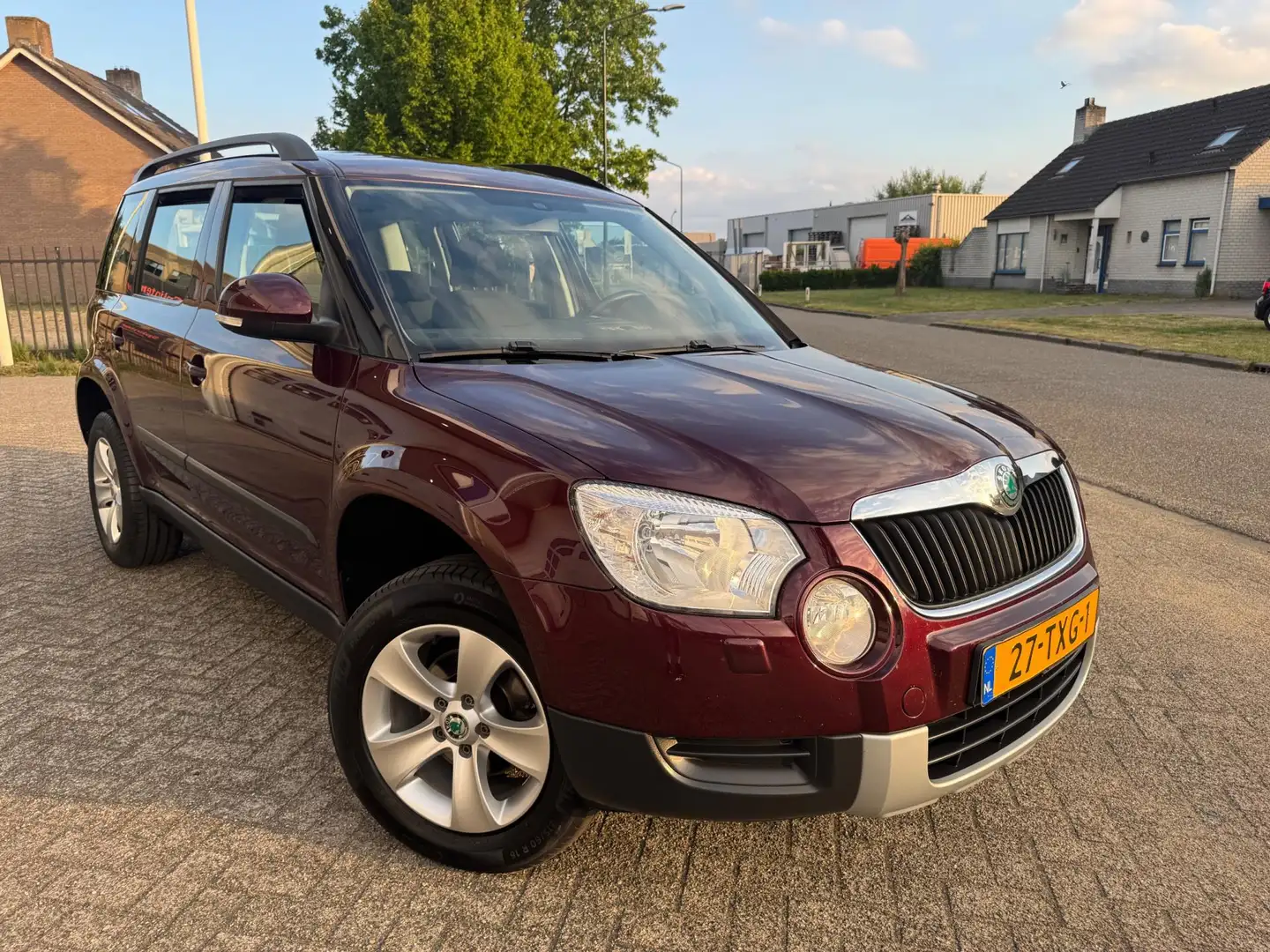 Skoda Yeti 1.2 TSI Ambition AUTOMAAT, 1e Eigenaar, Trekhaak Rood - 2