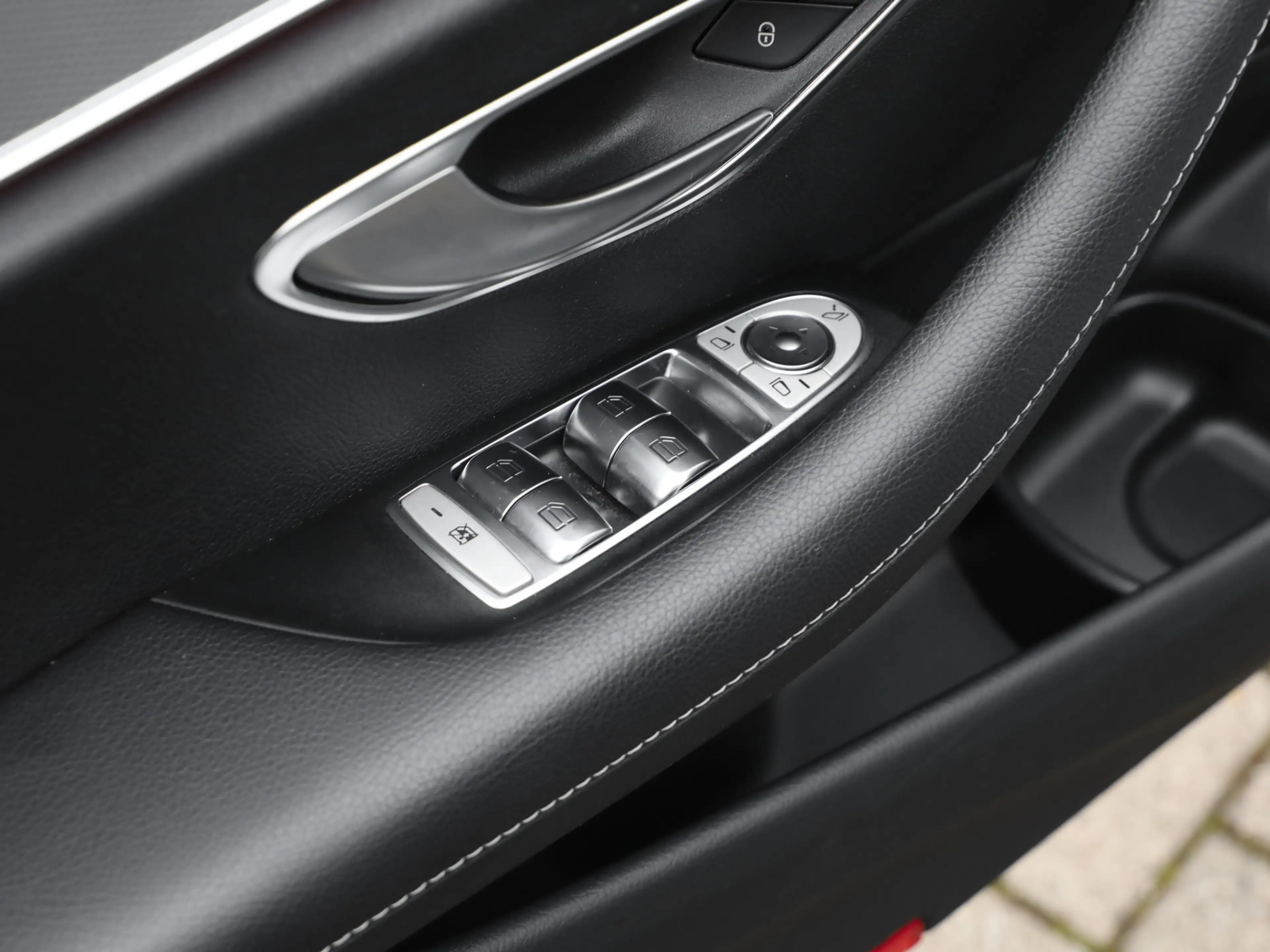 Mercedes-Benz E 200 T Avantgarde 4Matic Standheizung PanoSD — photo 13