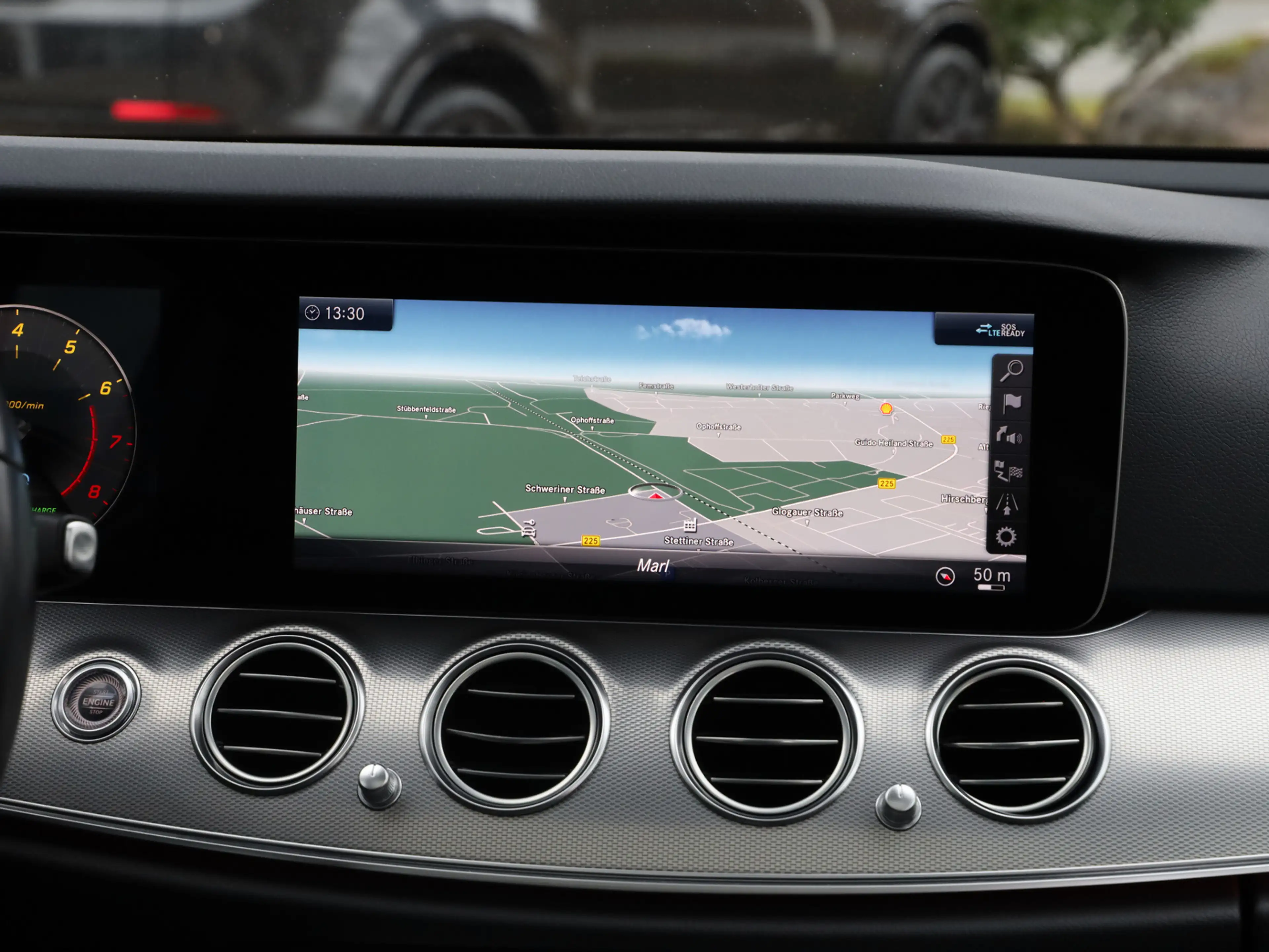 Mercedes-Benz E 200 T Avantgarde 4Matic Standheizung PanoSD — photo 7