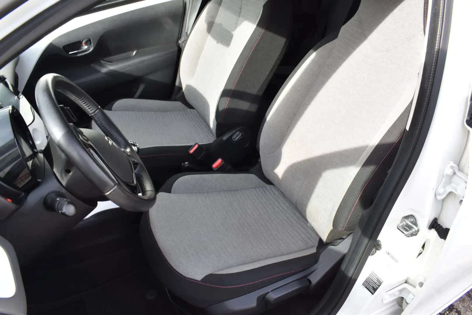 Citroen C1 VTi Shine 5 drs Navigatie | Airco | Carplay-Androi Wit - 2