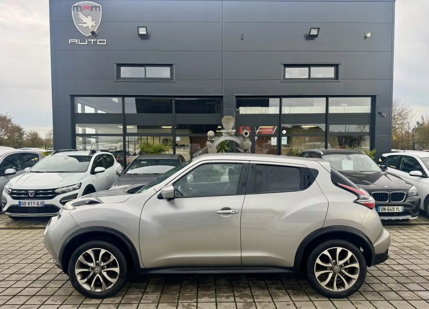 Nissan Juke 1.6 DIG-T 190ch Tekna All-Mode 4x4-i Xtronic Euro6 Gris - 1
