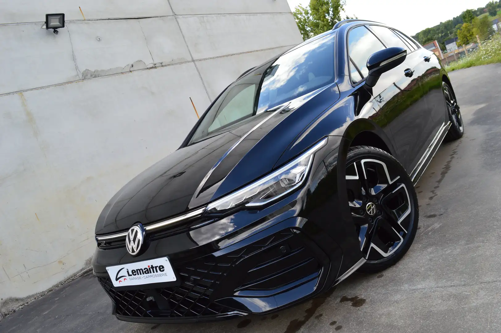 Volkswagen Golf Variant R-Line 1.5 TSI 150Pk / CARPLAY / LED / VW / CAMERA Zwart - 1