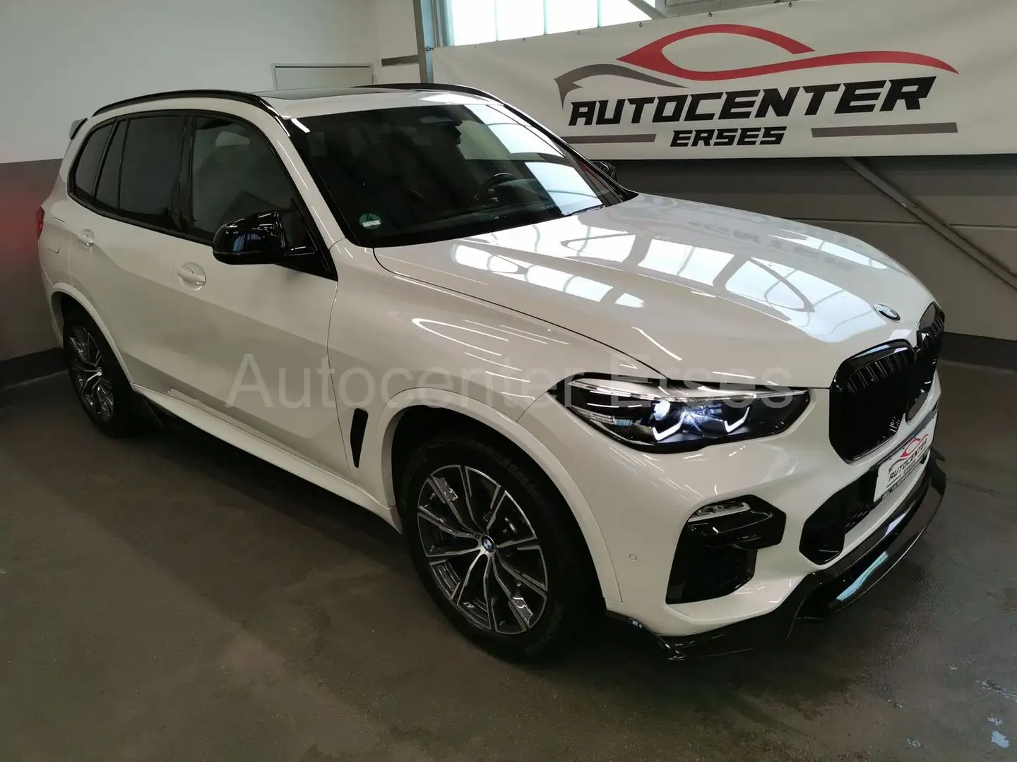 BMW X5 xDrive 30d M Performance Sport Leder LED AHK Weiß - 1
