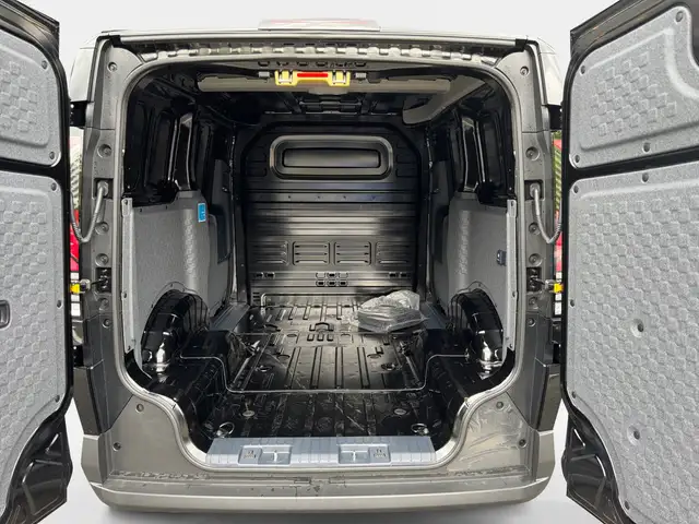 Kia PV5 Cargo view 11