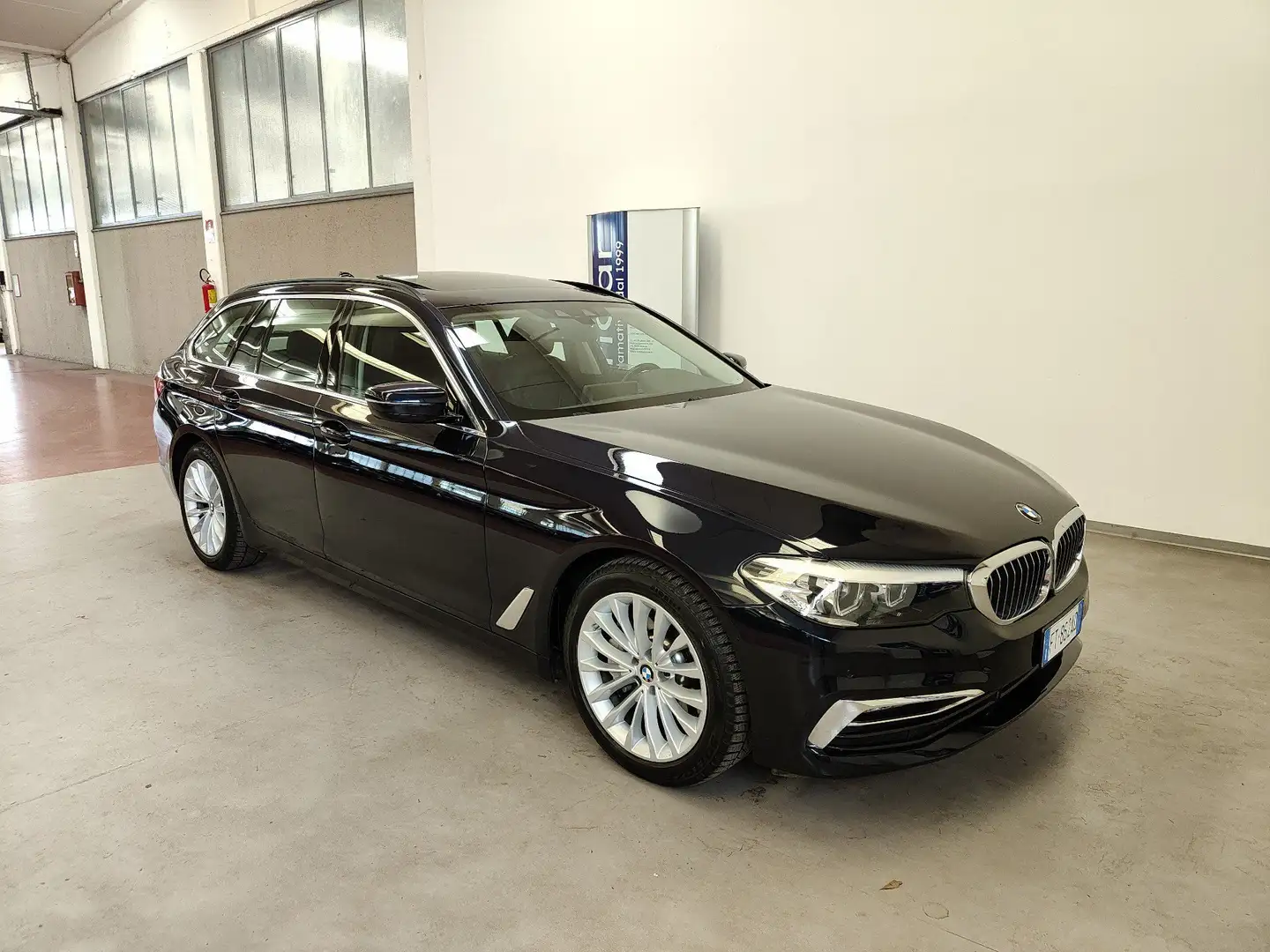 BMW 530 d xDrive Touring Luxury auto Tetto Pelle Navi 18 Blu/Azzurro - 2