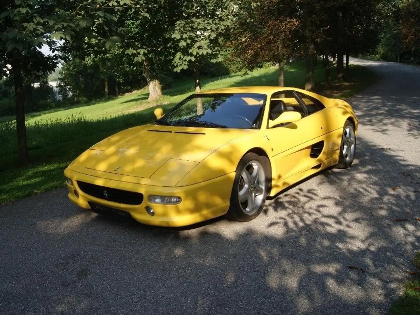 Ferrari F355 Coupé Berlinetta Gelb - 1