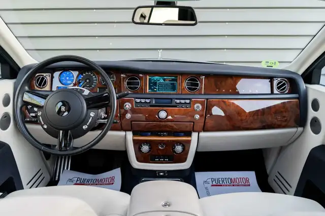 Rolls-Royce Phantom view 15
